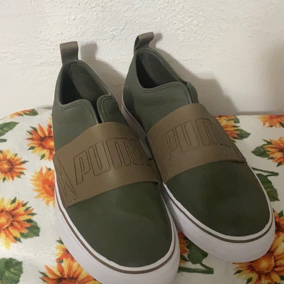 NEW Puma Slip-ons men’s 9 & tee szM main image 6